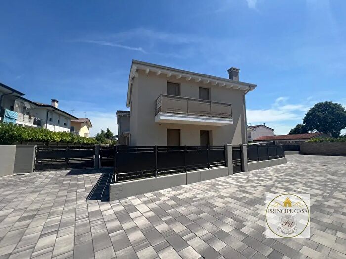 Casa con 5 locali in vendita in Via Don Garbin, Borgo Veneto