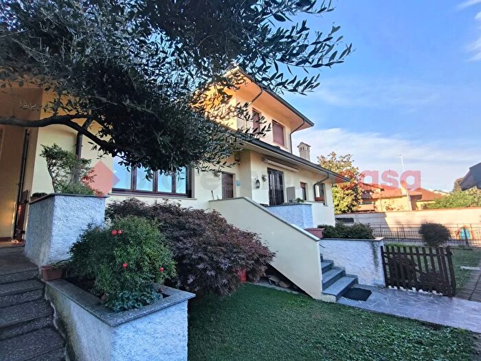 Case in Vendita e in Affitto - 2