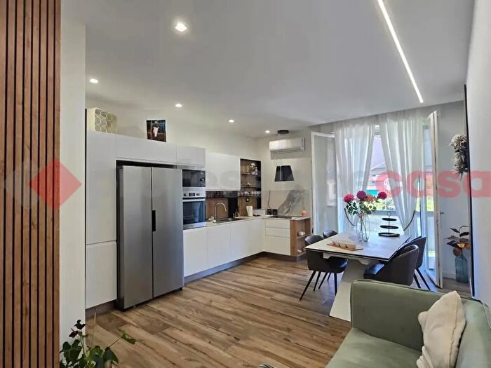 Appartamento con 5 locali in vendita in Via Gianbologna, Arezzo