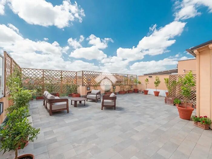 Appartamento quadrilocale in vendita in Via Venanzio Fortunato, Roma