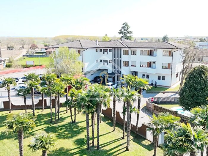 Appartamento con 5 locali in vendita in Via Silvio Pellico, Rivignano Teor