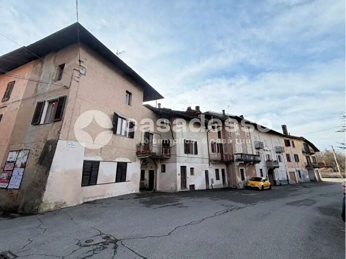Casa quadrilocale in vendita in Via San Rocco, Lozzolo