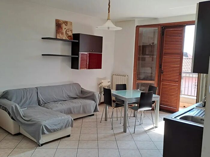 Appartamento bilocale in affitto in Via Giuseppe Garibaldi, Gorla Minore