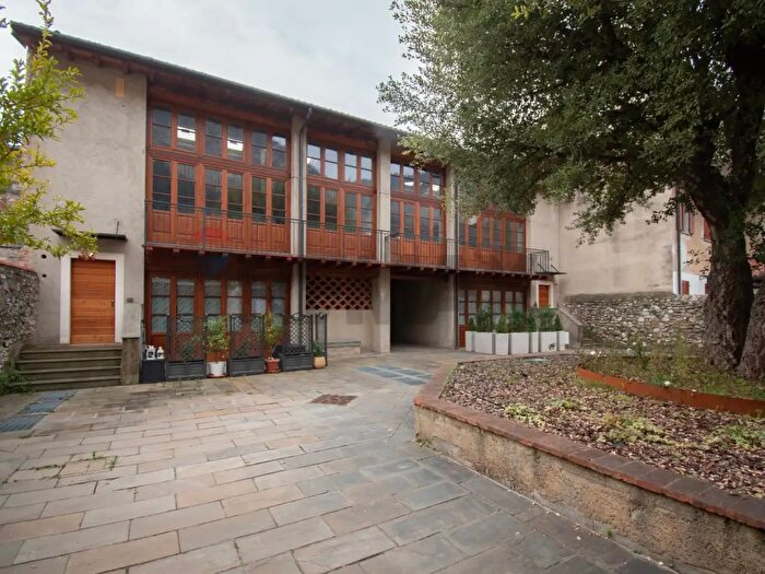 Appartamento bilocale in vendita in Via Vittorio Veneto, Provaglio DIseo