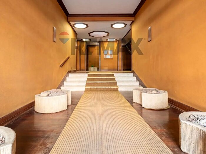 Appartamento trilocale in vendita in Via Diego Simonetti, Roma