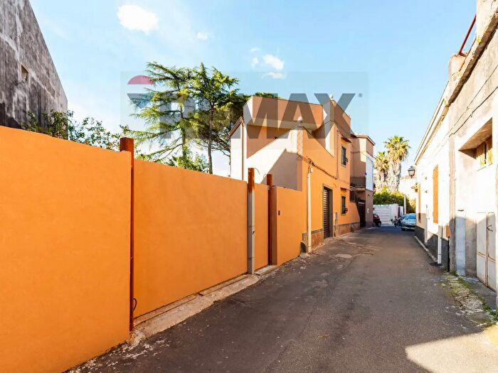 Casa con 8 locali in vendita in Via Mammani, Mascalucia