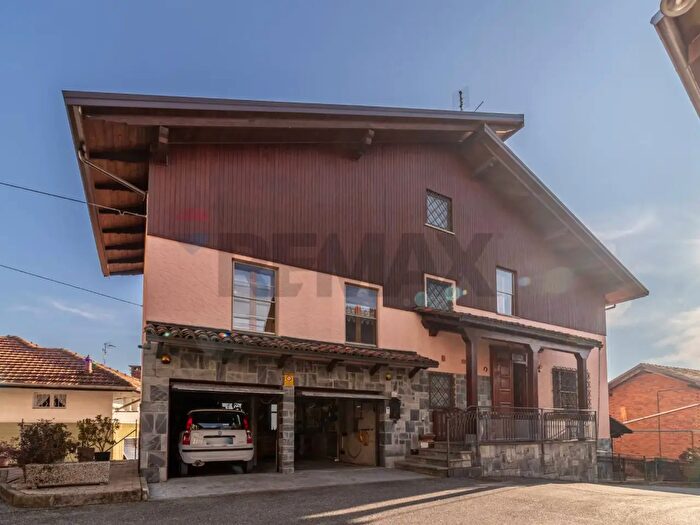 Casa con 5 locali in vendita in Borgata Alloro b, Valdilana