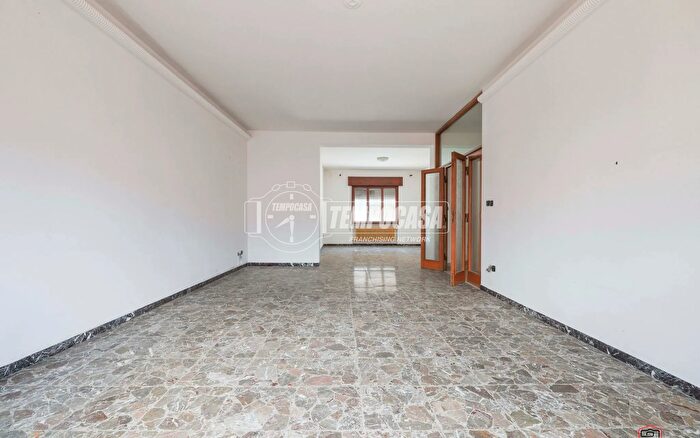 Appartamento con 8 locali in vendita in Via Luigi Valeriani, Imola