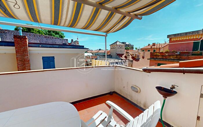 Appartamento trilocale in vendita in Via Ugo Foscolo, Pietra Ligure