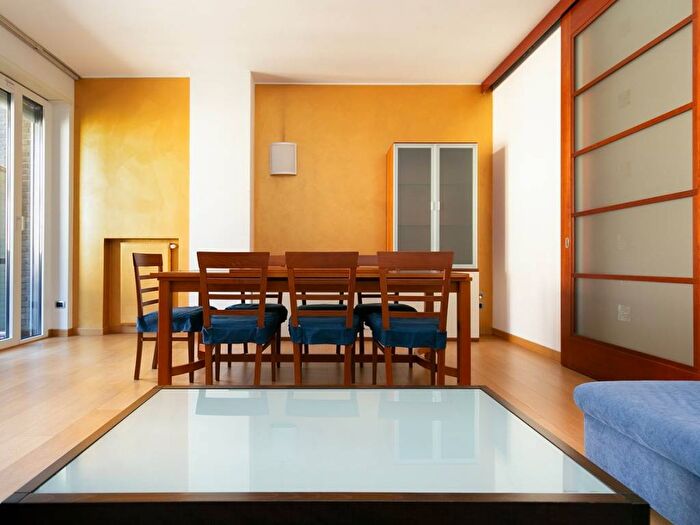 Appartamento con 5 locali in affitto in Via Vincenzo Monti, Saronno