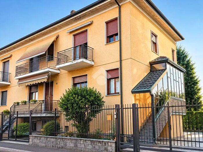 Casa trilocale in vendita in Via Spluga, Desio