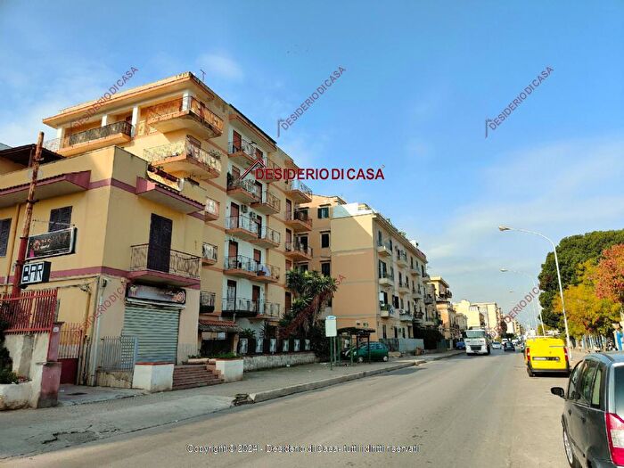 Appartamento quadrilocale in vendita in Via Messina Marine Palermo Pa Italia, Palermo