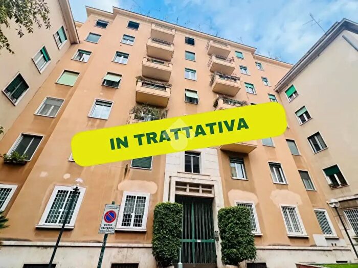 Appartamento con 5 locali in vendita in Via Amiterno, Roma