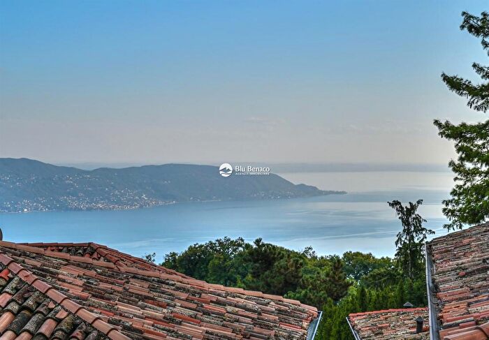 Appartamento quadrilocale in vendita in Via Liano, Gargnano