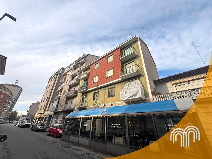 Appartamento trilocale in vendita in Via Verolengo, Torino