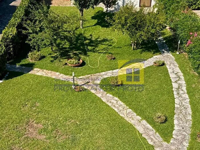 Casa con 7 locali in vendita in Via Provinciale San Vito, Brindisi