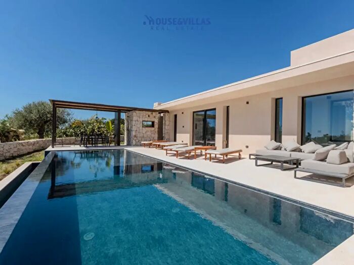 Casa trilocale in vendita in Contrada Puzzi, Avola