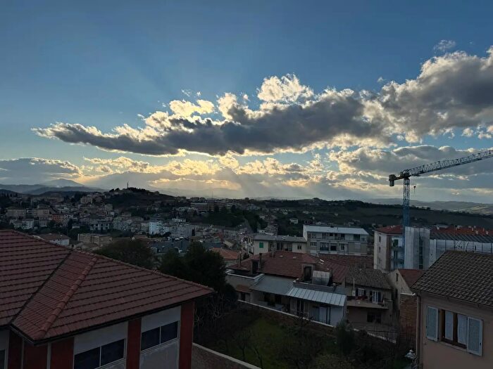 Appartamento con 5 locali in vendita in Piazzale della Ricostruzione, Fermo