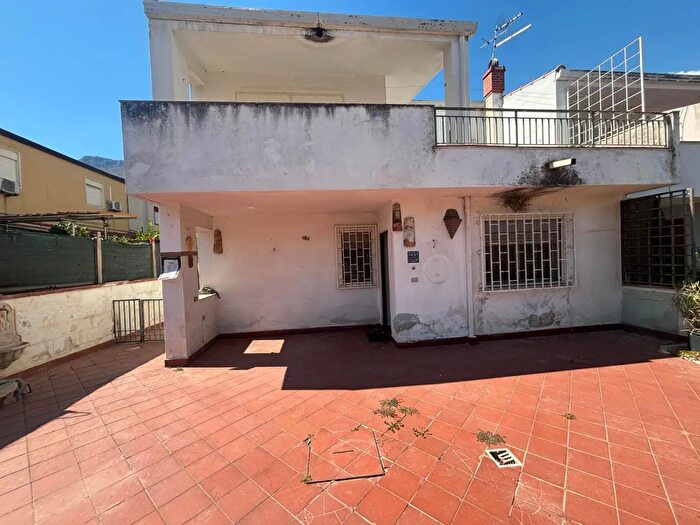 Casa con 6 locali in vendita in Altofonte