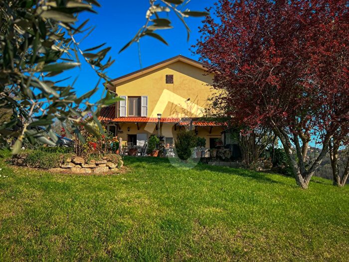 Casa con 5 locali in vendita in Rosora