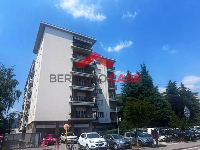 Appartamento trilocale in affitto in Via Filippo Corridoni, Redona, Bergamo