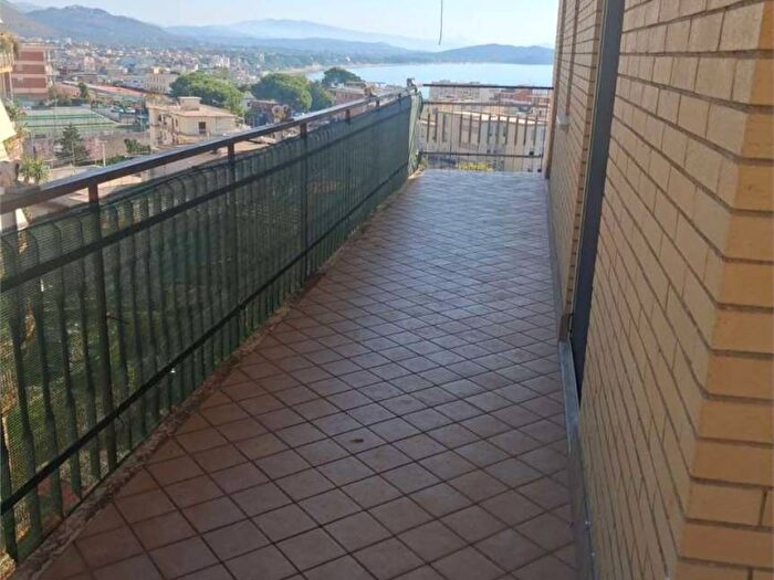 Appartamento con 5 locali in affitto in Centro, Formia