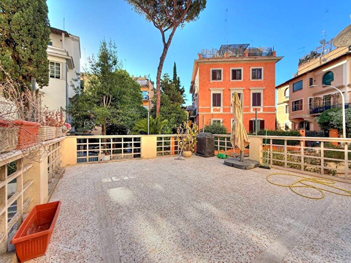 Appartamento quadrilocale in affitto in Via Paolo Frisi, Parioli, Roma