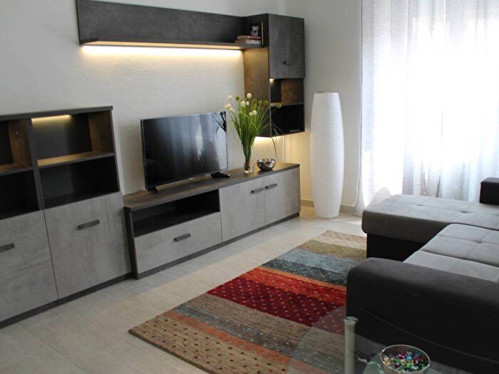 Appartamento trilocale in affitto in Interrato Acqua Morta, Veronetta, Verona