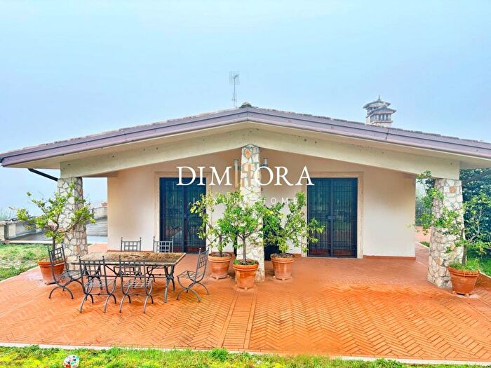 Casa con 6 locali in affitto in Via San Rocco Montecchie, Ferentino