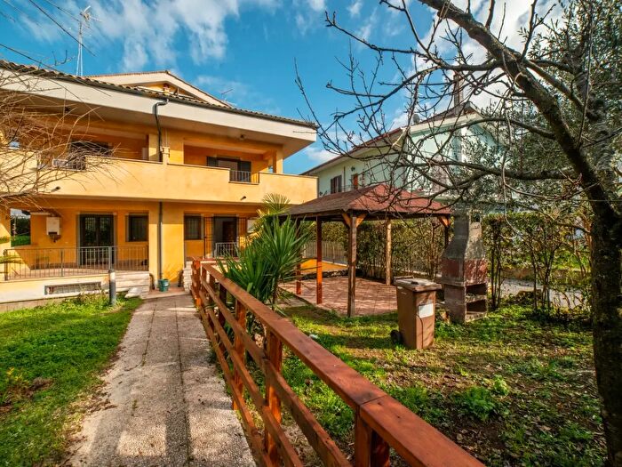 Casa con 5 locali in vendita in VLe Roma, Guidonia Montecelio