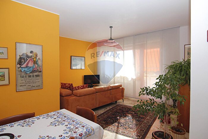 Appartamento trilocale in vendita in Via Carcano, Varese