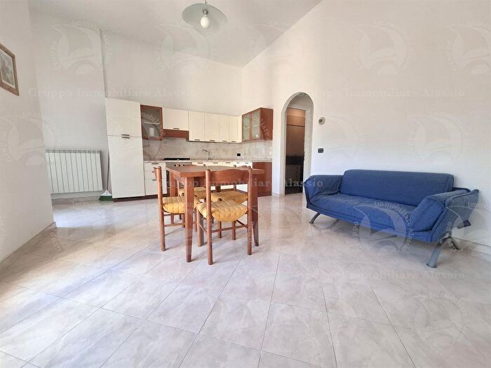 Appartamento bilocale in vendita in Frazione Bossaneto, Stellanello