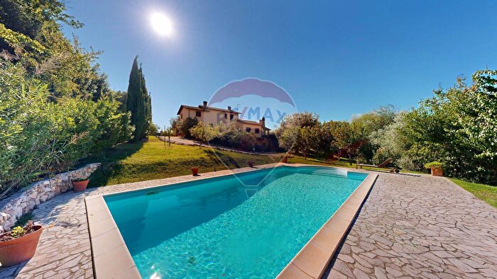 Casa con 14 locali in vendita in Vocabolo Passatore, Calvi DellUmbria