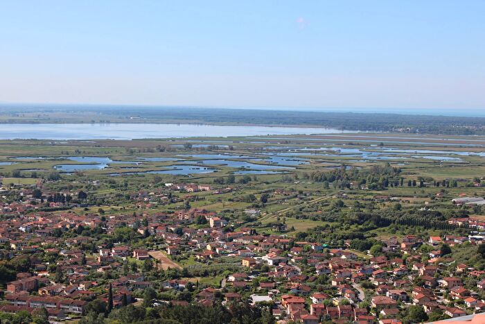Casa con 10 locali in vendita in Massarosa
