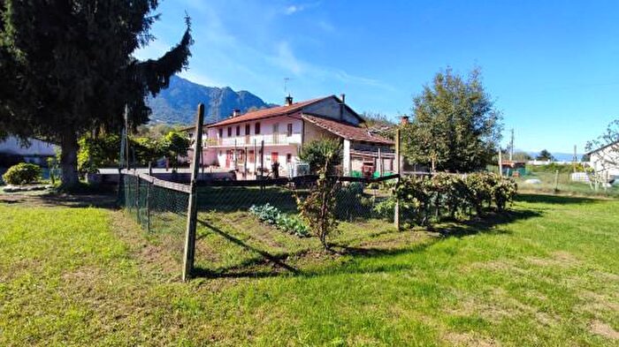 Casa con 6 locali in vendita in Via Chiesa, Envie