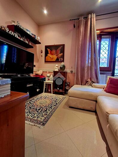 Appartamento trilocale in vendita in Via Fratelli Mazzocchi, Roma