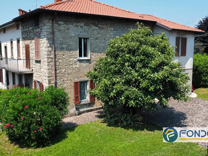 Casa con 5 locali in vendita in Via Gianfranco Miglio, Castelli Calepio