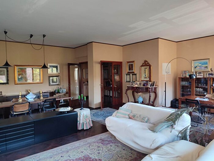 Appartamento con 11 locali in vendita in Ancona