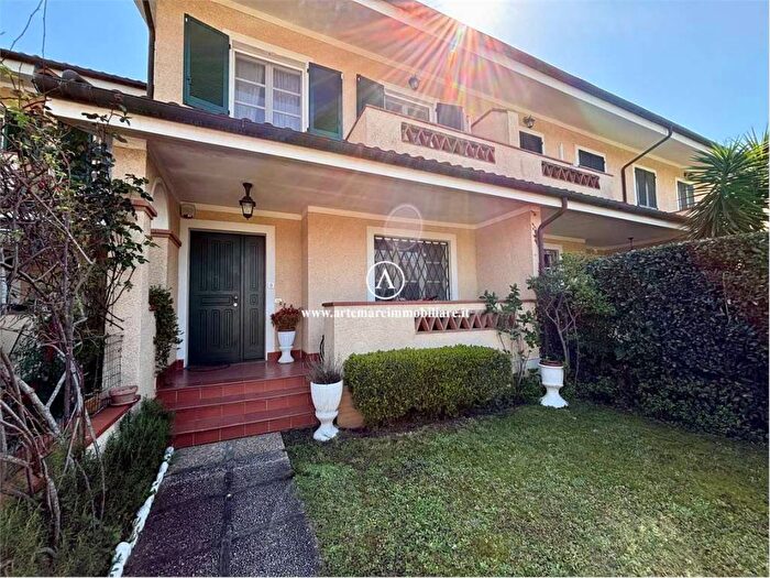 Casa con 5 locali in affitto in via dellacqua, Centro, Forte dei Marmi