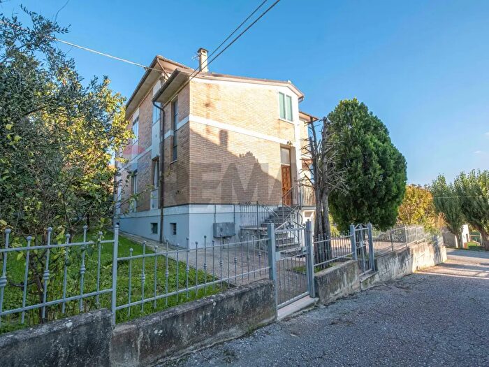 Casa con 10 locali in vendita in Via Eremo della Romita, Cupramontana