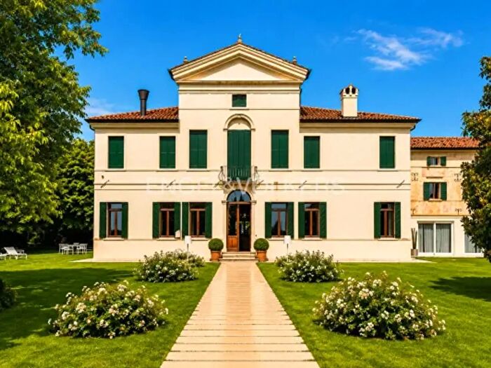 Casa con 6 locali in vendita in Via Genio Zappatori, Nervesa Della Battaglia