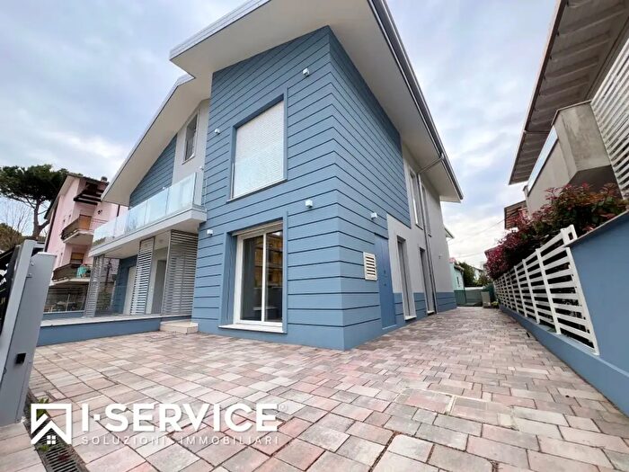 Appartamento trilocale in vendita in Vialetto Amerigo Vespucci, Cervia