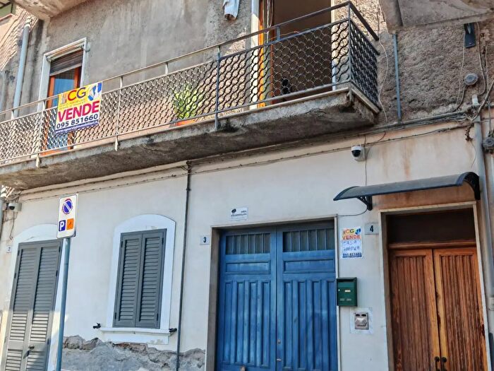 Casa quadrilocale in vendita in Piazza Idria, Paterno'