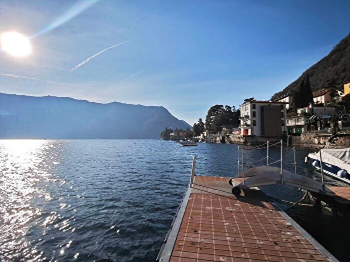 Appartamento trilocale in affitto in Piazza Stefano Salterio, Laglio