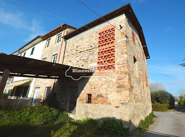 Casa bilocale in vendita in Lucca