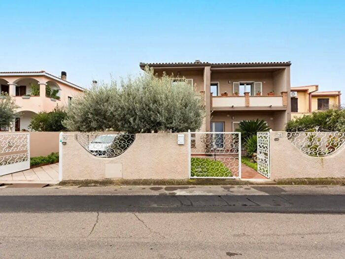 Appartamento quadrilocale in vendita in Via Eleonora dArborea, Villa San Pietro