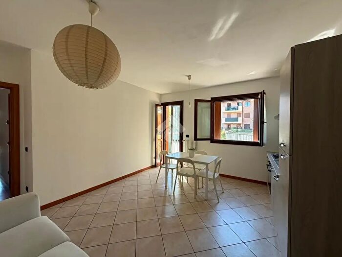 Appartamento trilocale in vendita in Via Don Silvio Coira, Basiglio