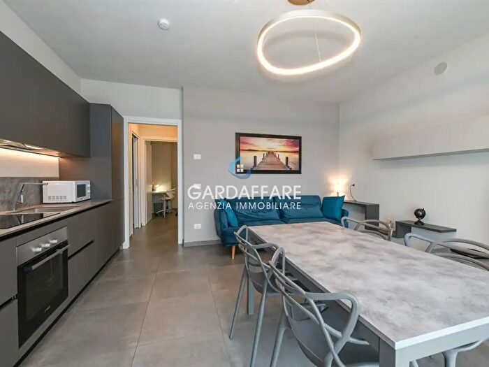 Appartamento trilocale in vendita in Via San Zeno, Desenzano Del Garda