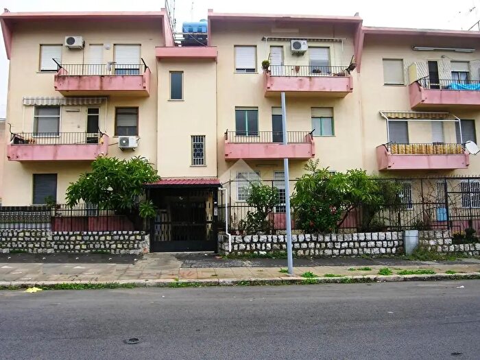 Appartamento trilocale in vendita in Via S Raffaele Arcangelo, Palermo