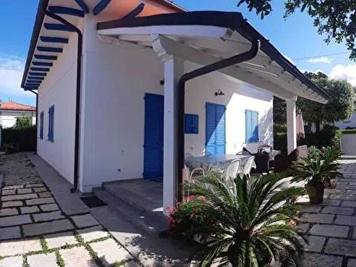 Casa con 5 locali in affitto in Via Piave, Pietrasanta